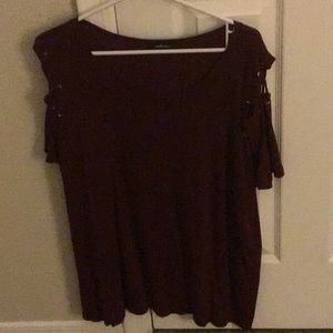 Plus size women’s scoop neck cold shoulder top